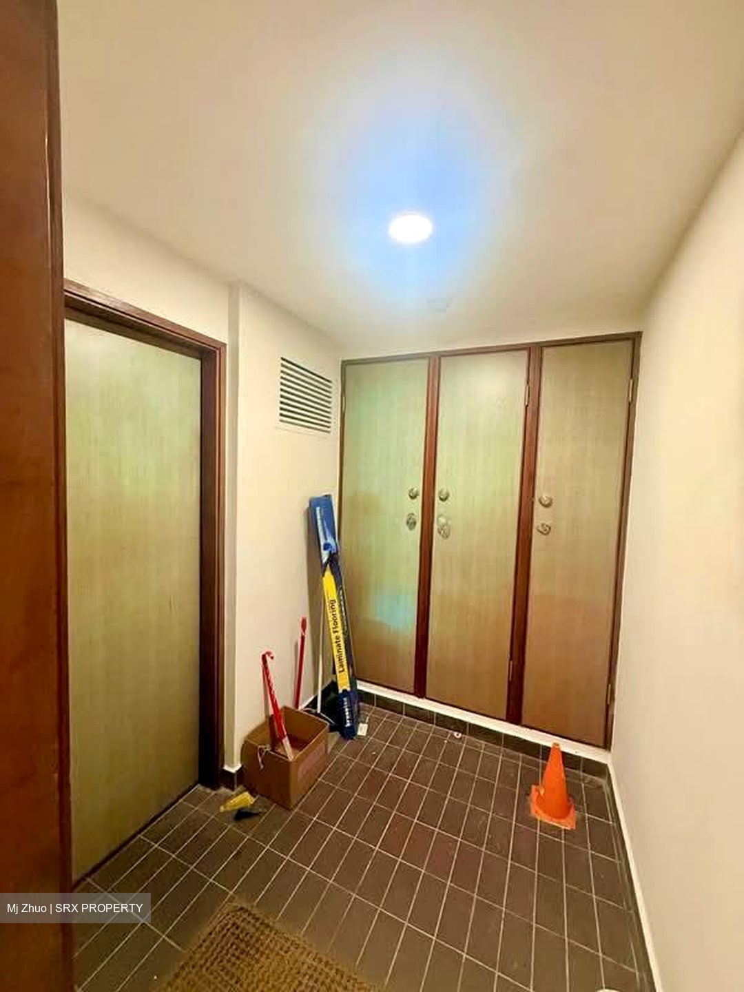 Beach Road (D7), Office #578548171